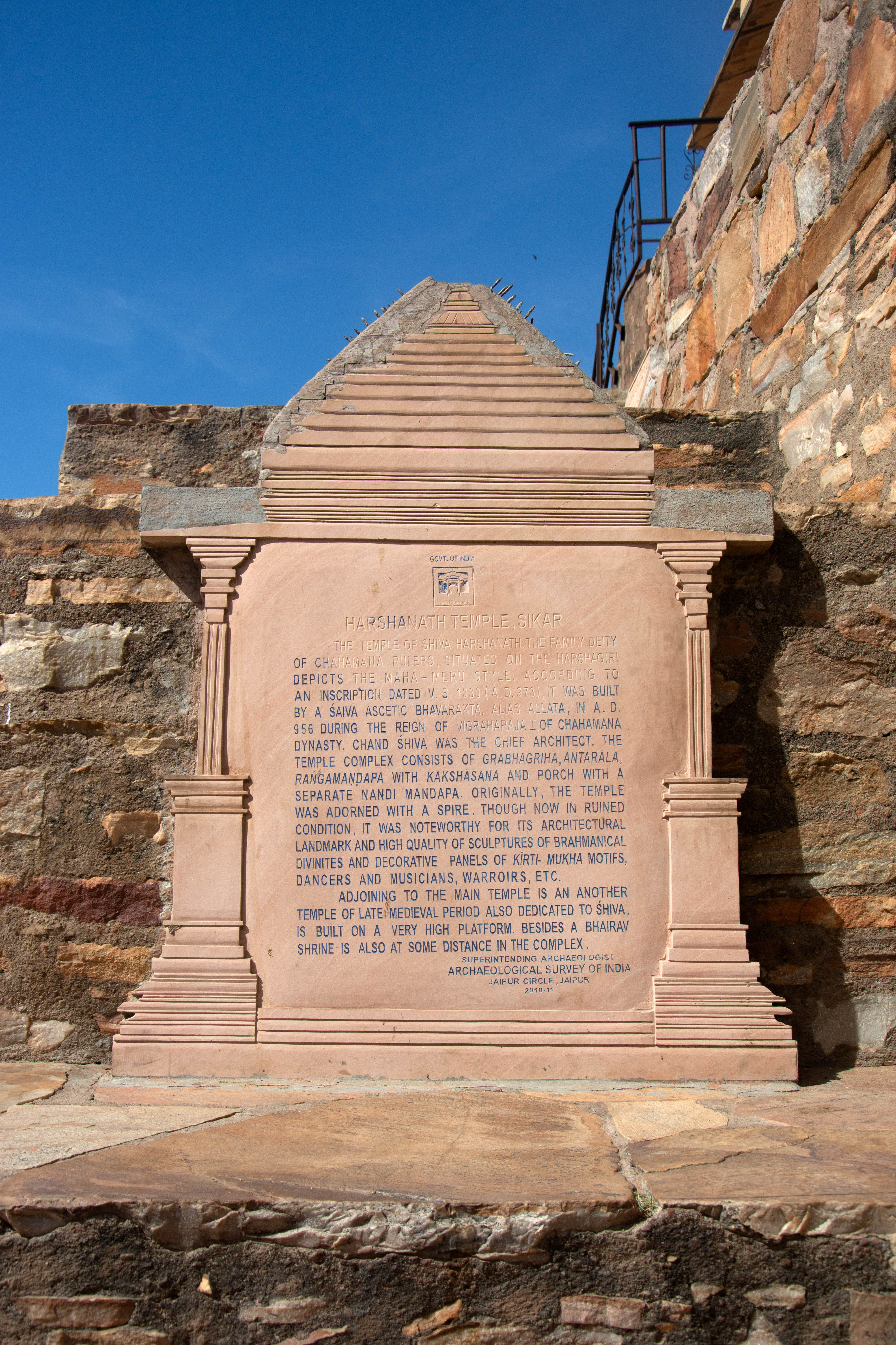 The plaque reads, ‘The temple of Shiva Harshnath, the family deity of Chahamana rulers, situated on the Harsha-giri, depicts the Maha-Maru style. According to an inscription dated V.S. 1030 (CE973), it was built by a Shaiva ascetic Bhavarakta, alias Allata, in CE 956 during the reign of Vigraharaja I of the Chahamana dynasty. Chand Shiva was the chief architect. The temple complex consists of garbhagriha, antarala, rangamandapa with kakshasana, and porch with a separate Nandi mandapa.