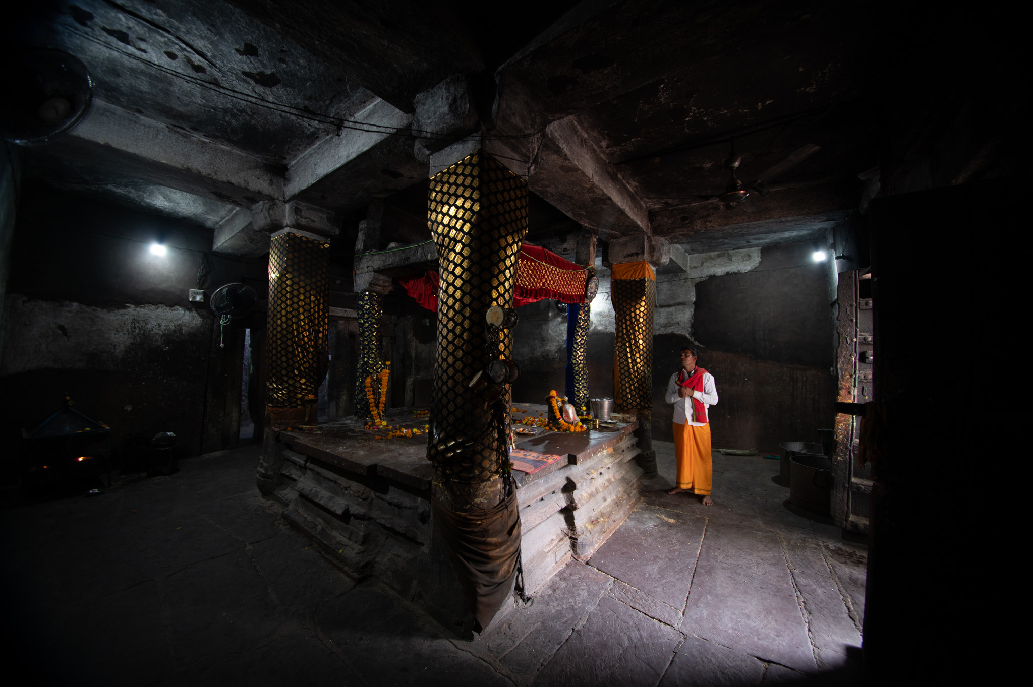 The mandapa (pillared hall) in the Shiva Temple of Charchoma is a rectangular hall featuring a stone platform at its centre. Four pillars stand at each corner of the platform, which is currently covered with decorated cloth pieces.