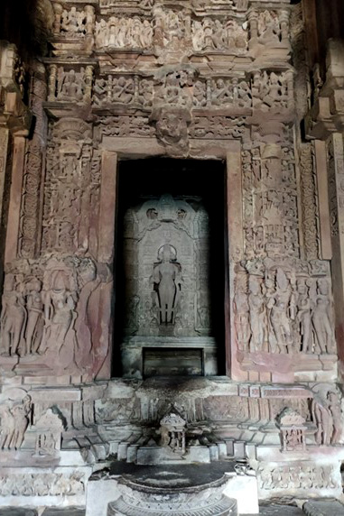 Image 9: Entrance to the Garbhagriha, Lakshmana Temple, Khajuraho, Madhya Pradesh, India. Chandella period, reign of Yasovarman, 954 CE. Image courtesy: Arunima Tiwari.