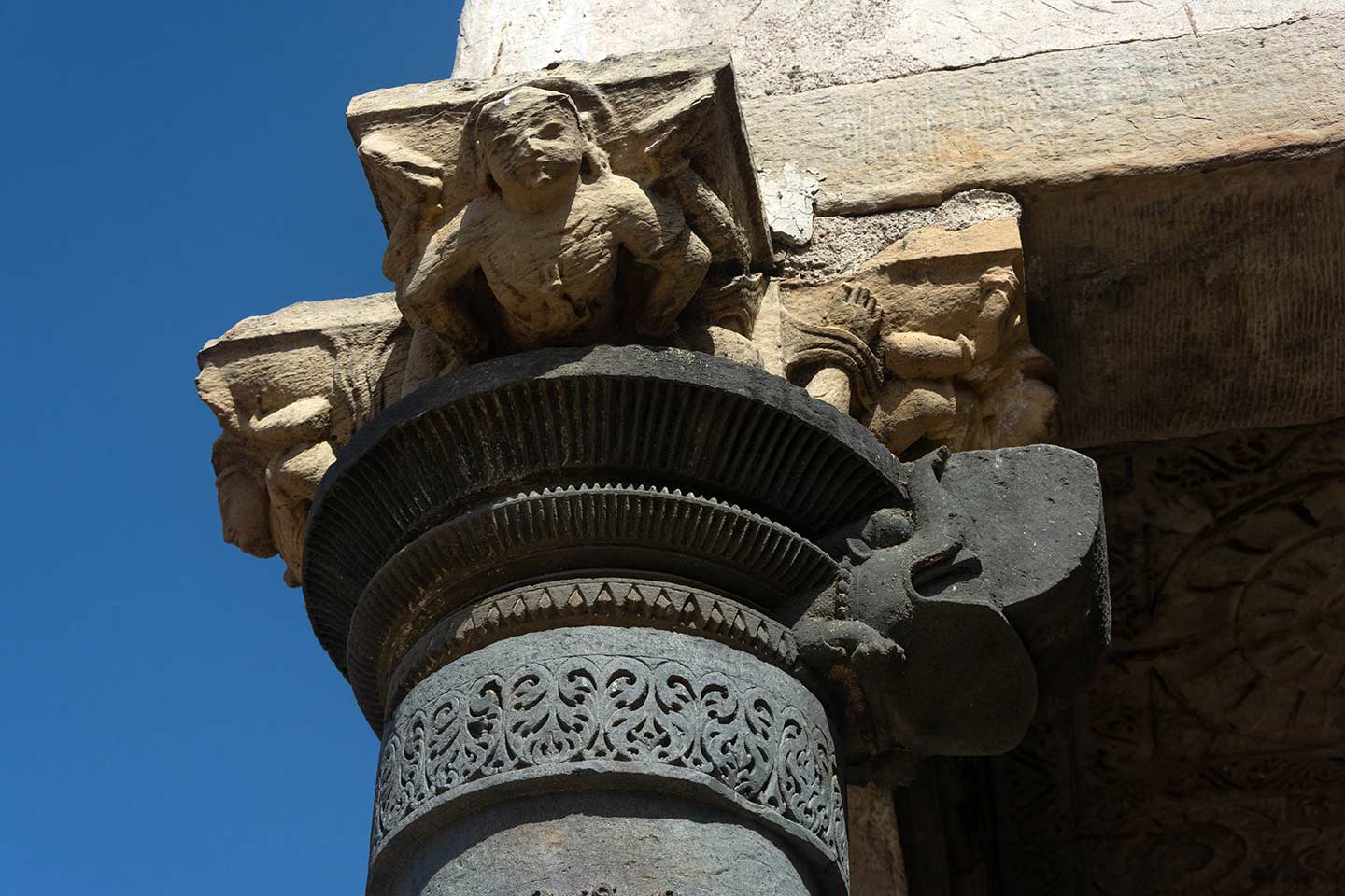 This is the capital of the octagonal shaft pillars, which support the mukhamandapa (front porch) of the Neelkanth Mahadev Temple. The circular shaft ends in a four-sided bracket with bharavahaka (load bearer) sculptures. Just below the capital are broken elephant heads, which must have supported a torana (arched gateway).