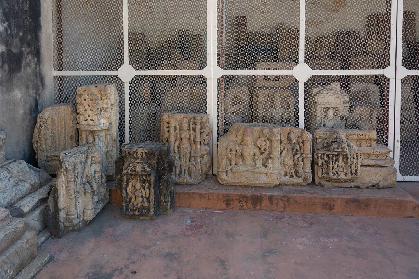 The remains of several sculptures are kept in a makeshift storehouse to the south of the Neelkanth Mahadev Temple. These have wall sculptures, lintels, pillar remnants, and other architectural elements. An image of Yogeshwar Vishnu, or Vishnu, sitting in the padmasana (lotus pedestal) yoga posture is noteworthy among these loose fragments.