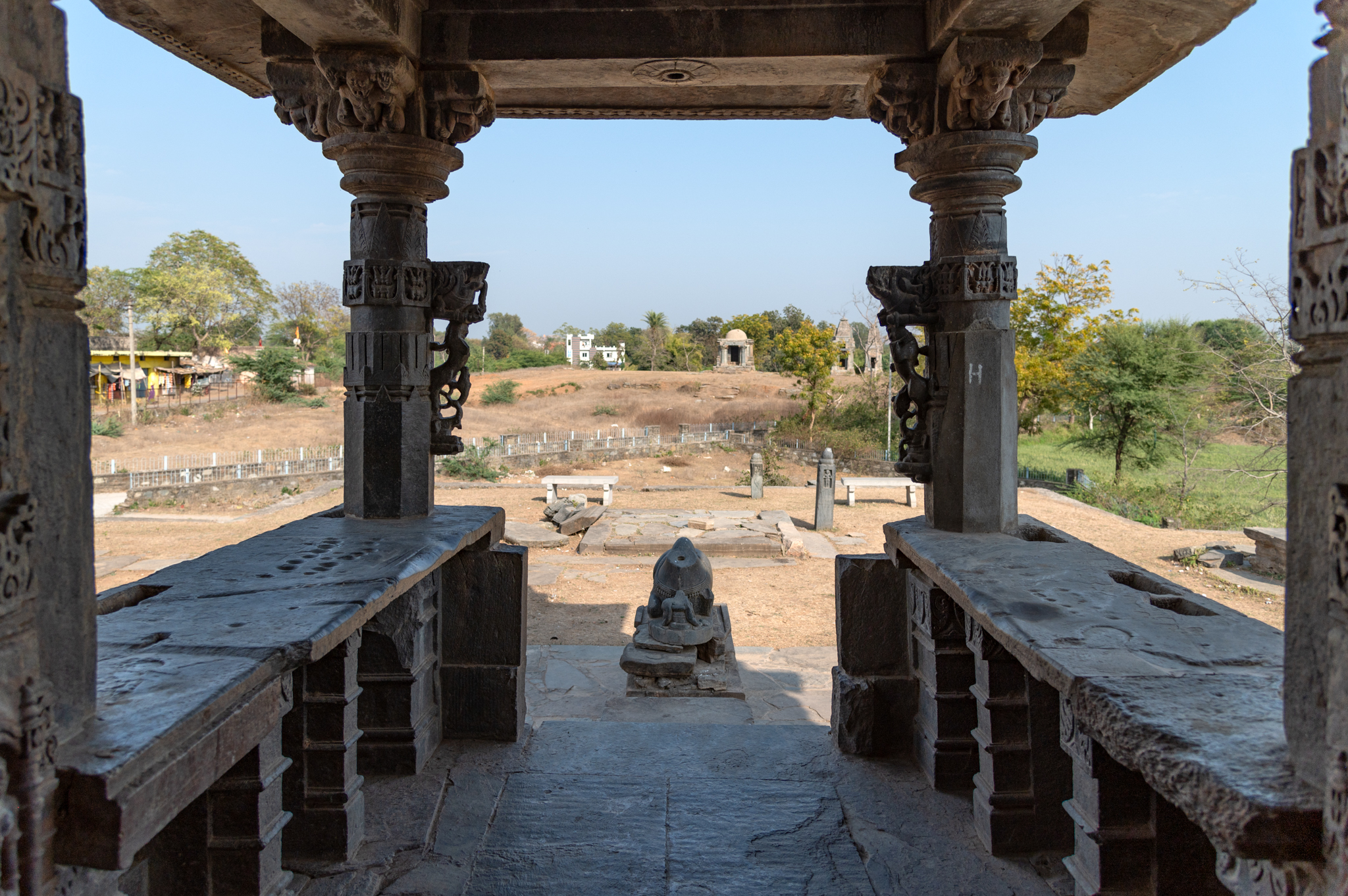 A mukhamandapa (front porch) leads to the Mandaleshwar Mahadev Temple. This is a view of the interior of the mukhamandapa. The main entrance is flanked by two dwarf walls, with two pillars on the outer side and two pilasters on the inner side. There are traces of kakshasanas (seat backs) on the mukhamandapa side walls. All these seatbacks are lost.