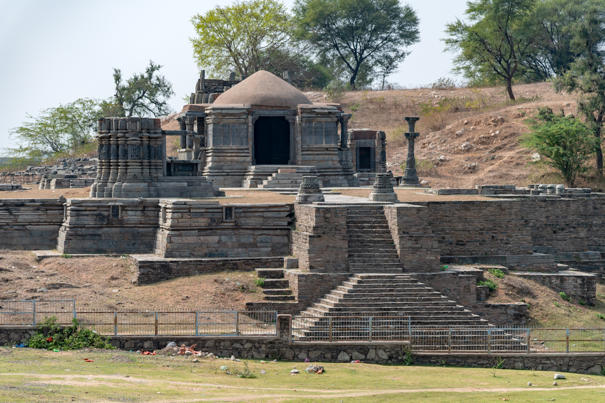 Someshwar Mahadeva Temple is a panchayatana (main shrine with four subsidiary shrines). A high plinth elevates it. The central shrine is dedicated to Shiva. Four minor shrines surround the central shrine in the four corners of the plinth, with only two Shiva shrines serving as its primary focus. For the two other minor shrines, only the plinth's remnants remain intact. The entire complex is reached by a series of steps. At one point in time, a torana (arched gateway) might have stood at the entranceway, as indicated by the remains of the two pillar bases. In addition, there is another fully preserved pillar to the right of the central shrine.