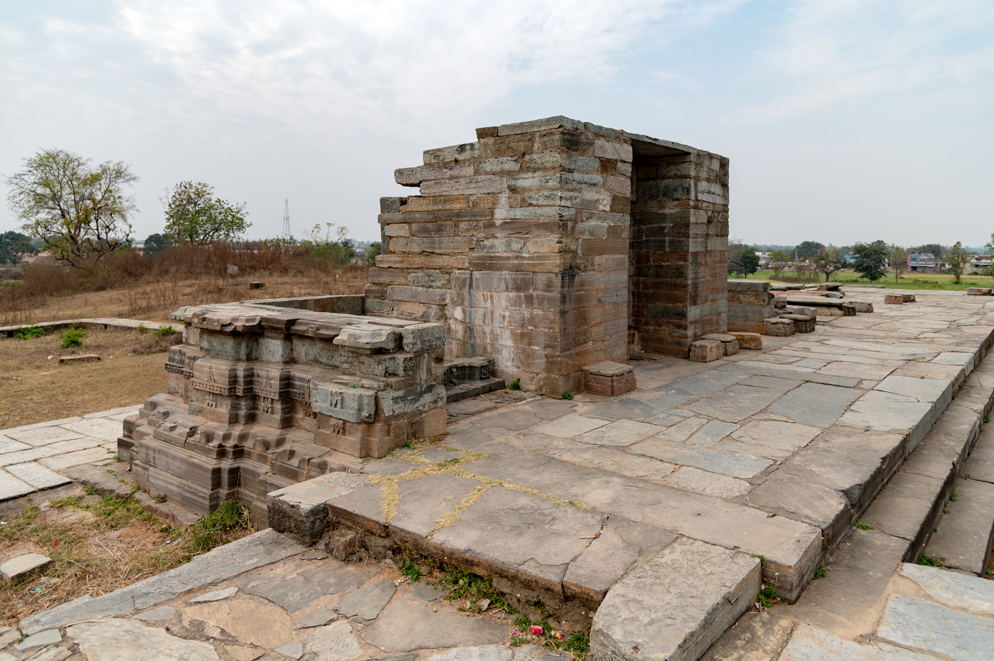 Plain raised plinths surround the main Jain temple on its western and eastern sides, but the superstructures have not survived. On the southern side, i.e., the rear of the main temple, there are two small ruined shrines that survive on the plinth and wall remains. Based on the remains in the garbhagriha (sanctum sanctorum), these temple remains can be ascribed to Jain worship. The plinth mouldings of the ruined temples are similar to those of the main Jain temples.