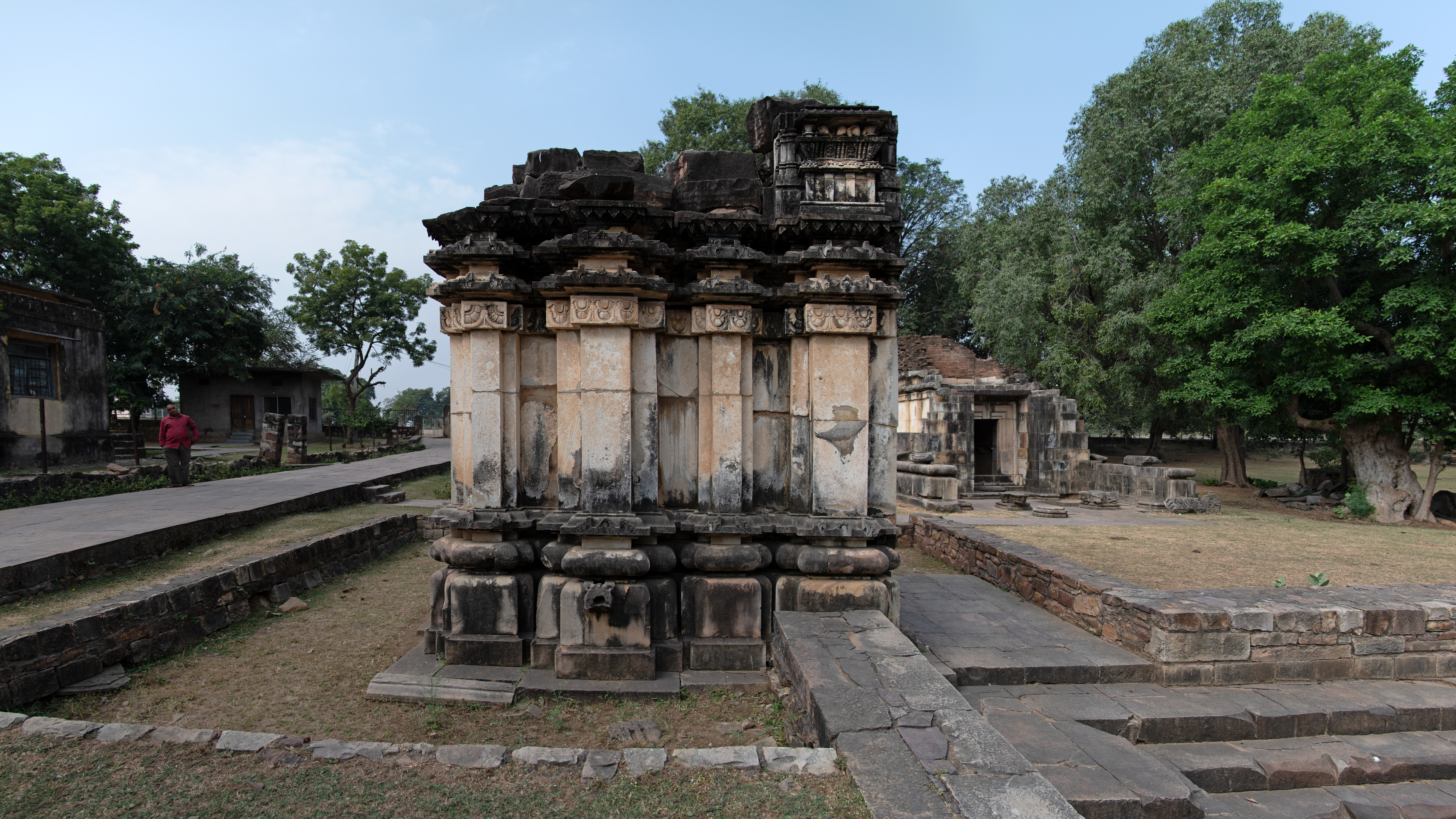 The Sheshashayi Vishnu Temple (Temple 2 in Cluster 1) is situated at the corner of the water tank, near Temple 3. This small north-facing structure features a shallow antarala (vestibule) and a small garbhagriha (sanctum sanctorum).