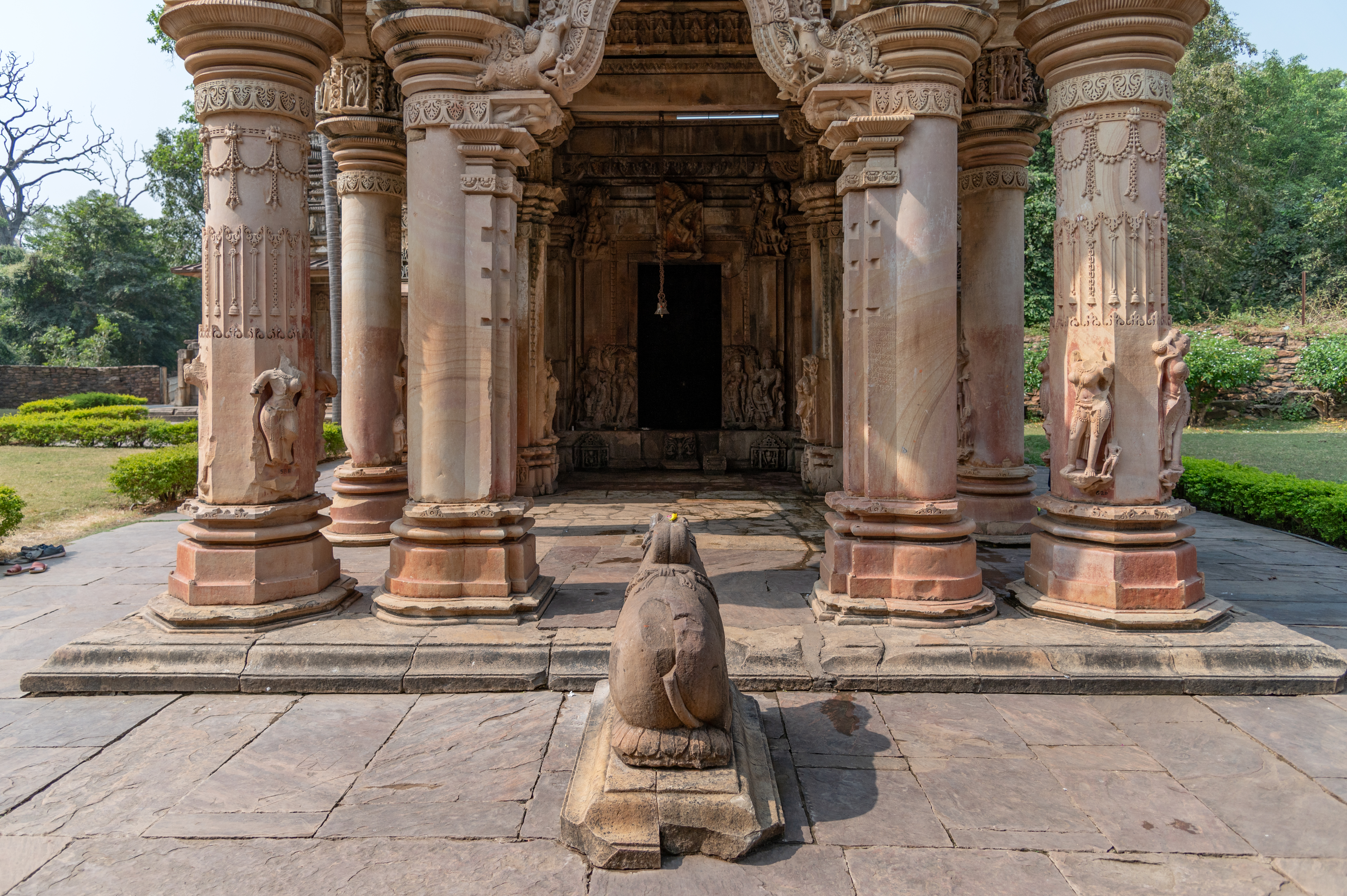 A Nandi is placed just outside the mukhamandapa (front porch), in the space between the separate rangamandapa (open type of pillared hall) and mukhamandapa. The mukhamandapa has pillars and a makara-torana (ornamental arch adorned with intricate carvings of mythical creatures) at the front. The pillars consist of mouldings at the base, shaft and cushion abacus topped by panels that support the brackets.