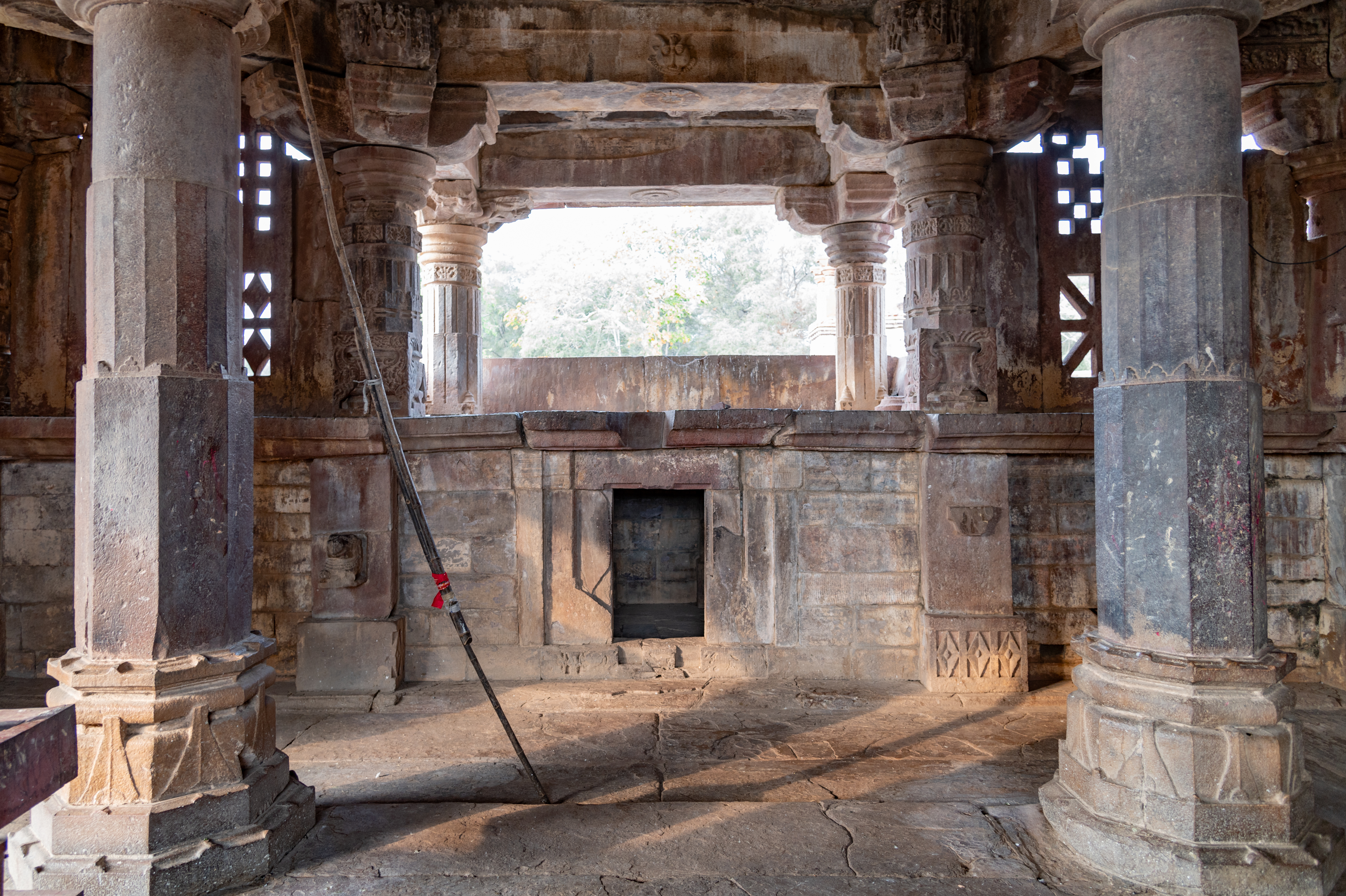 The Mahanaleshwar Temple's mandapa (pillared hall) attaches to this north-facing lateral transept. The plinth of this transept contained a chamber with a narrow opening. This plinth had four pillars that supported the transept's cantilevered roof. Perforated jalis (latticed windows) flank the inner pillars on the plinth. The use of these chambers in the basement cannot be ascertained. However, temples in this region and time period commonly contain these chambers. These possibly served as spaces for meditation.