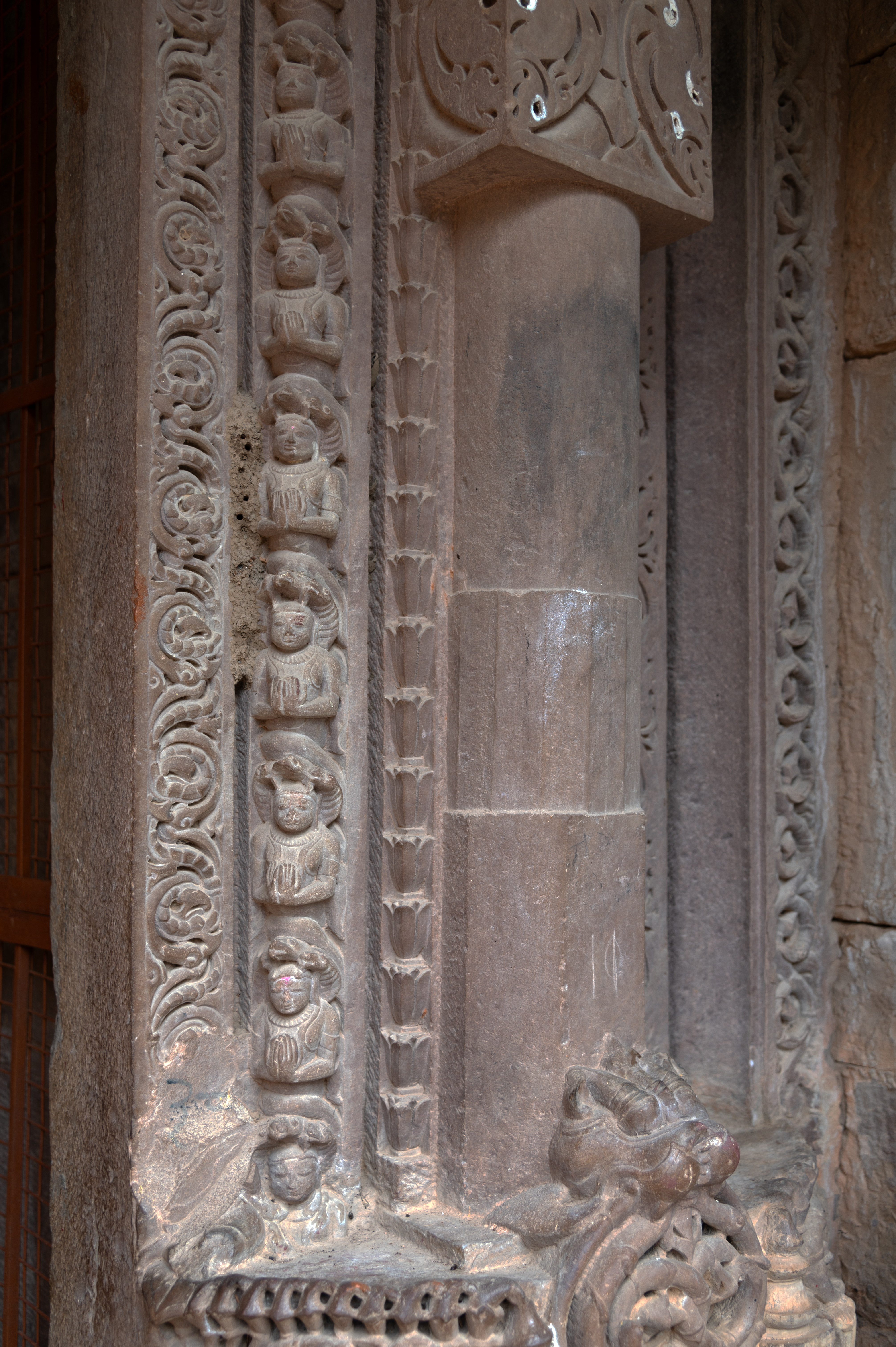 The middle section of the saptashakha (seven vertical bands or architraves) of the garbhagriha (sanctum sanctorum) has five different patterns. The first, third, and fifth branches are decorated with floral designs. The second branch features carvings of nagas (serpents) arranged vertically, while the fourth branch, known as the stambha shakha, is a hexagonal pillar that transitions into a faceted shape before becoming circular. The sixth branch is adorned with sinuous floral patterns, while the final branch is also carved with a floral band.