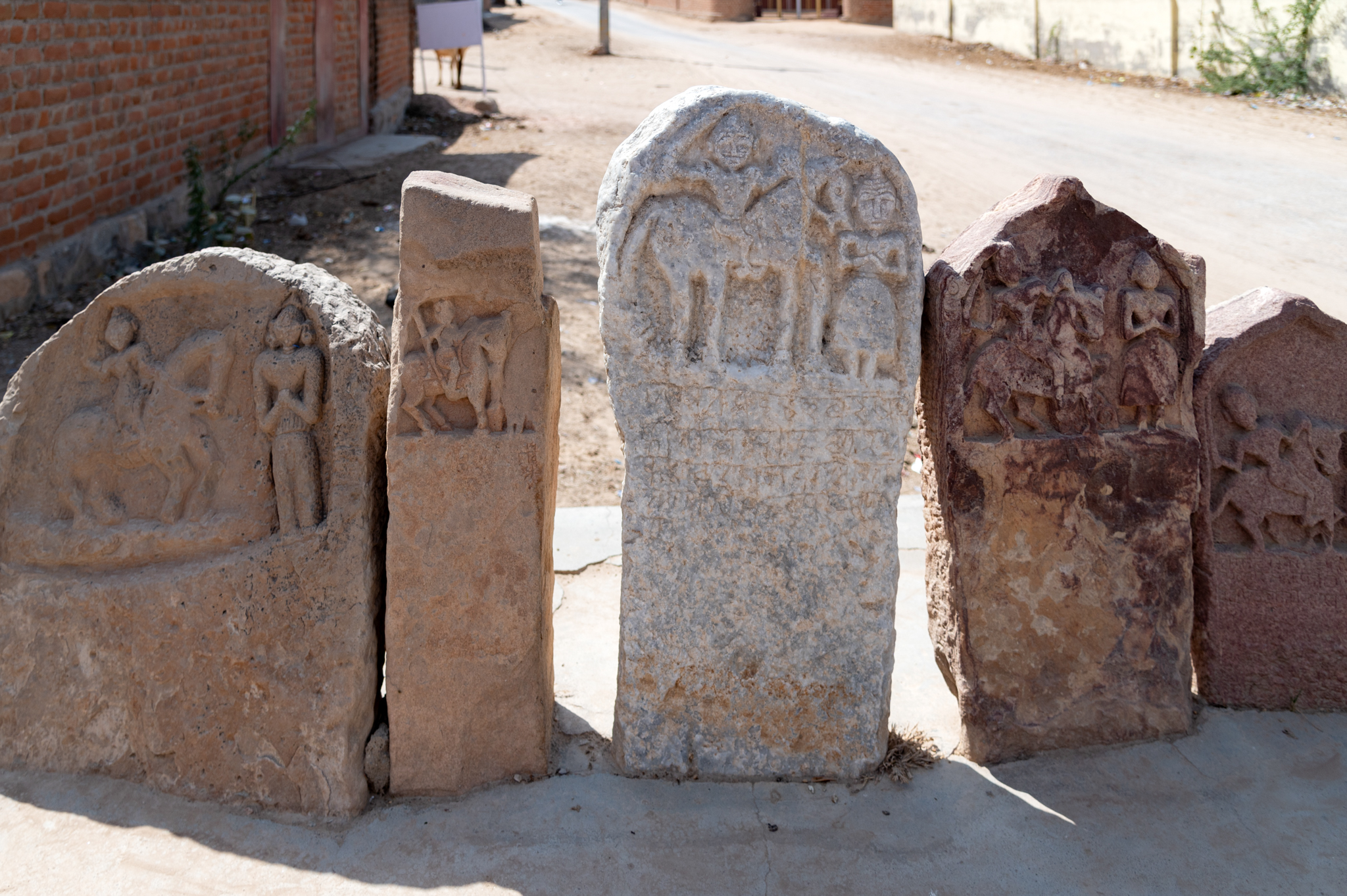A row of hero stones (memorial stones) is installed near the Shiva Temple in the Morkhana village. This temple is a little away, to the north of the Suswani Mata Temple. The hero stones have depictions of male figures mounted on horses, sometimes along with a standing male figure in namaskar mudra (gesture of offering and devotion). Some of these are inscribed with dates from the 16th century CE.
