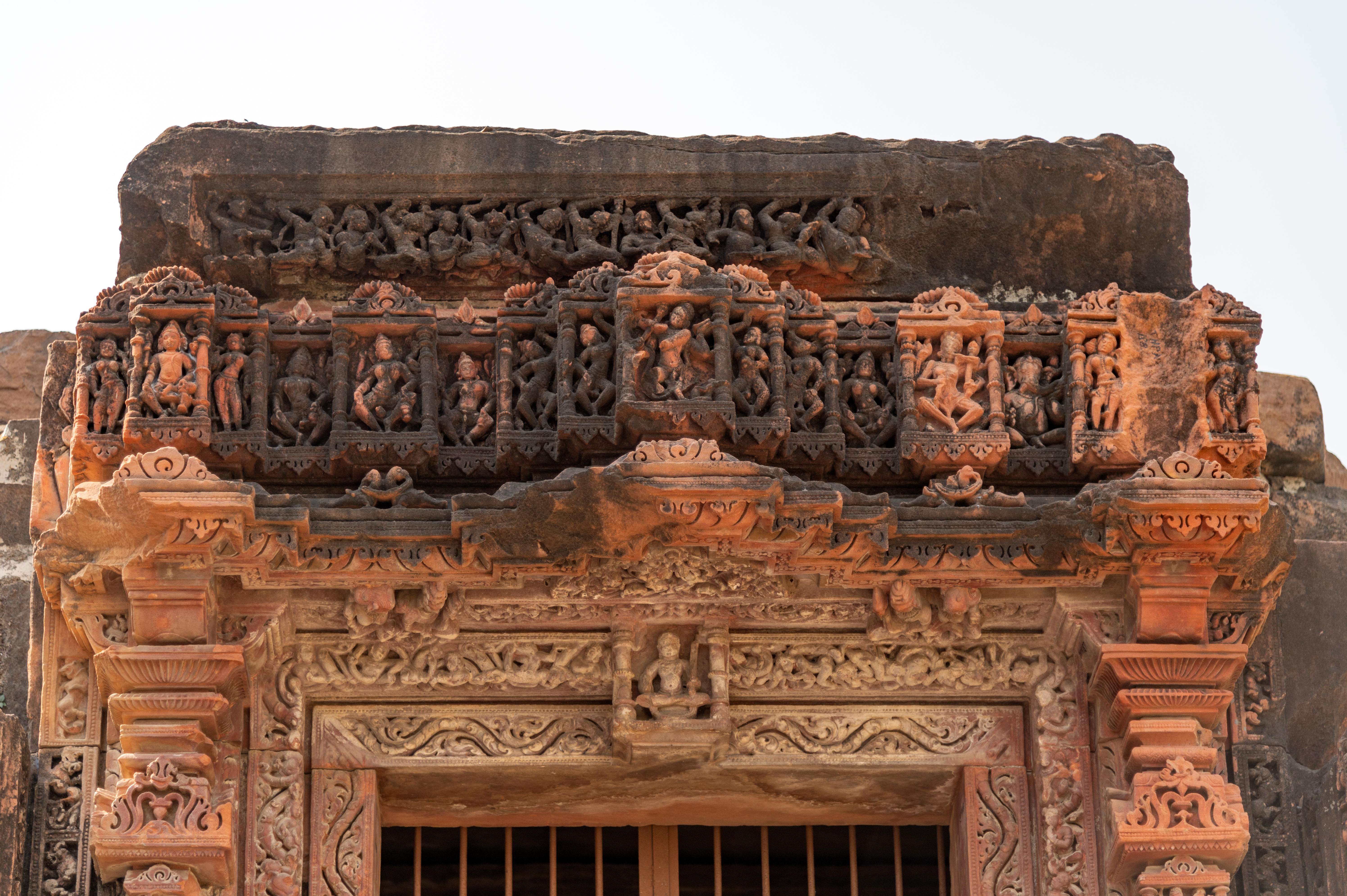 Image 11: Lalatabimba (centre of the lintel) and uttaranga (band above the lintel) of the Shiva Temple (Temple 3 in the site plan).