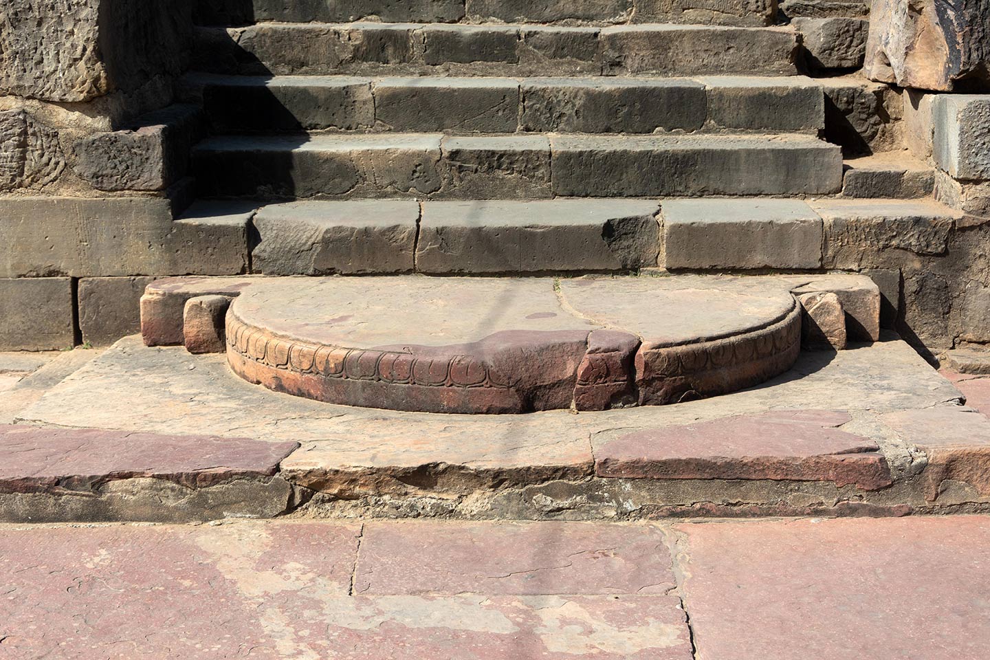 The east-facing steps on the adhisthana have a chandrashila (moonstone) on the third step. The chandrashila (moonstone) is a hemispherical stone in the shape of the moon and is often placed at the entrance of Hindu temples and is designed to resemble a lotus flower.